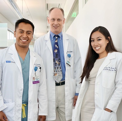 20 Happy 2020 surgeons consulting